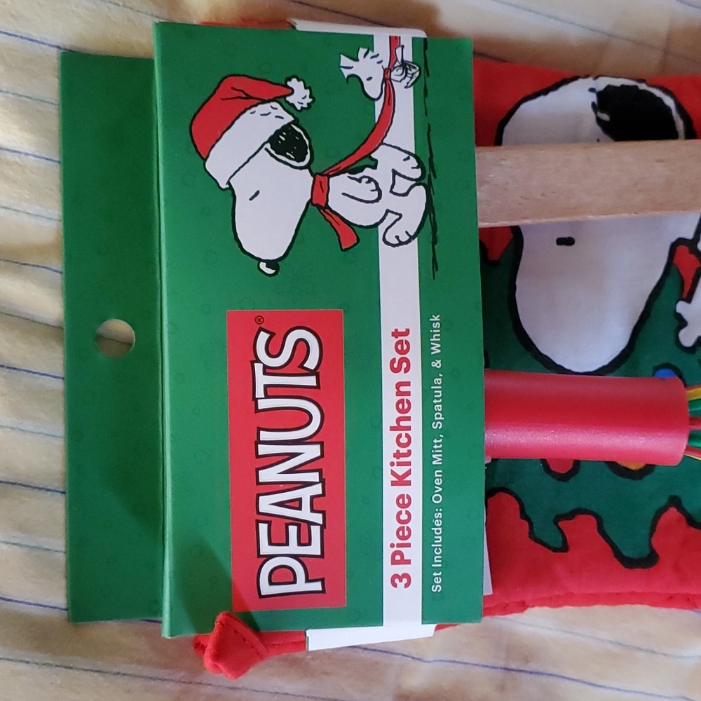 Peanuts Holiday Kitchen Set - Picture 7 of 9